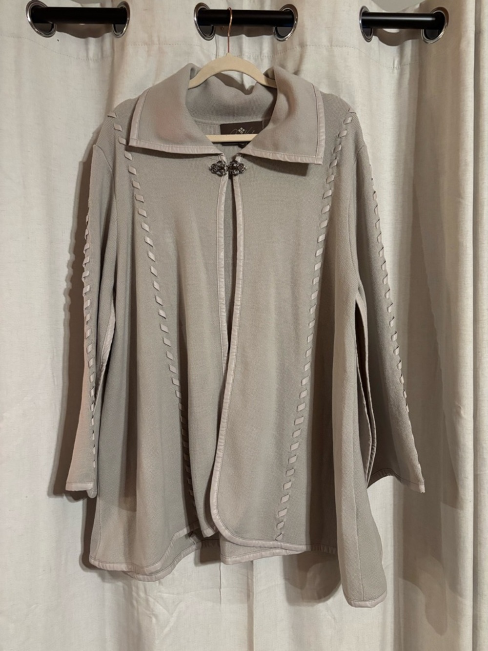 Patricia Nash Cape Cardigan w/ Jeweled Clasp Neckline Size M/L